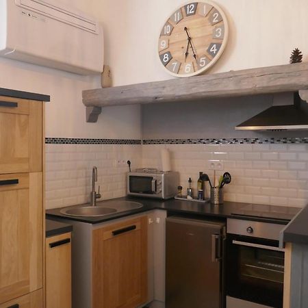 Appartement A 50 M De La Place Aux Herbes อูเซส ภายนอก รูปภาพ