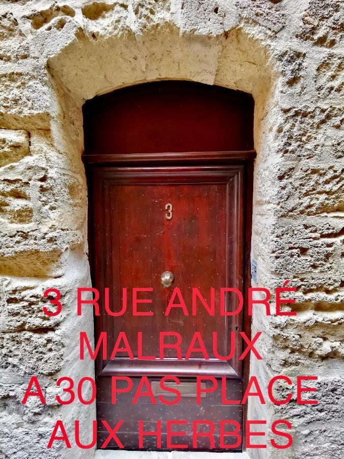 Appartement A 50 M De La Place Aux Herbes อูเซส ภายนอก รูปภาพ