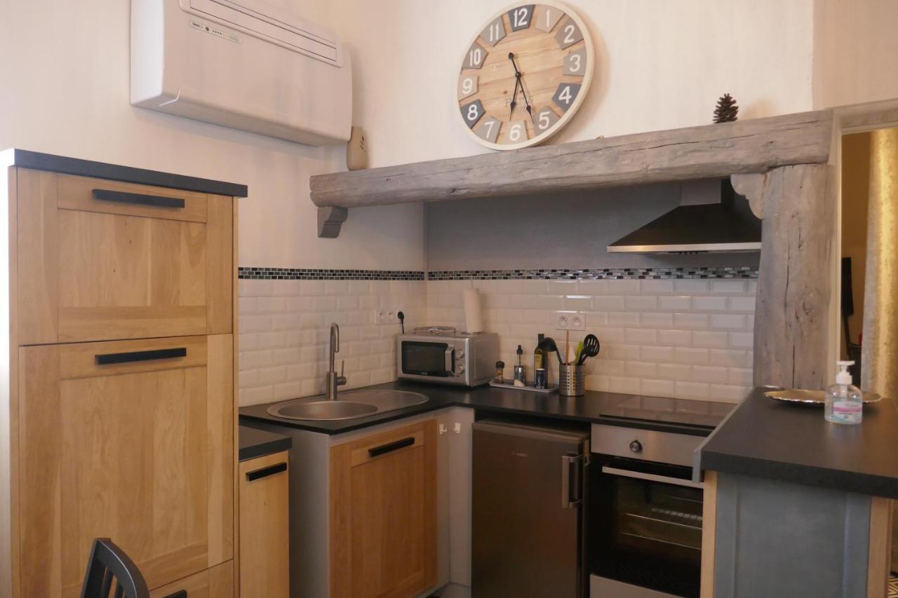 Appartement A 50 M De La Place Aux Herbes อูเซส ภายนอก รูปภาพ
