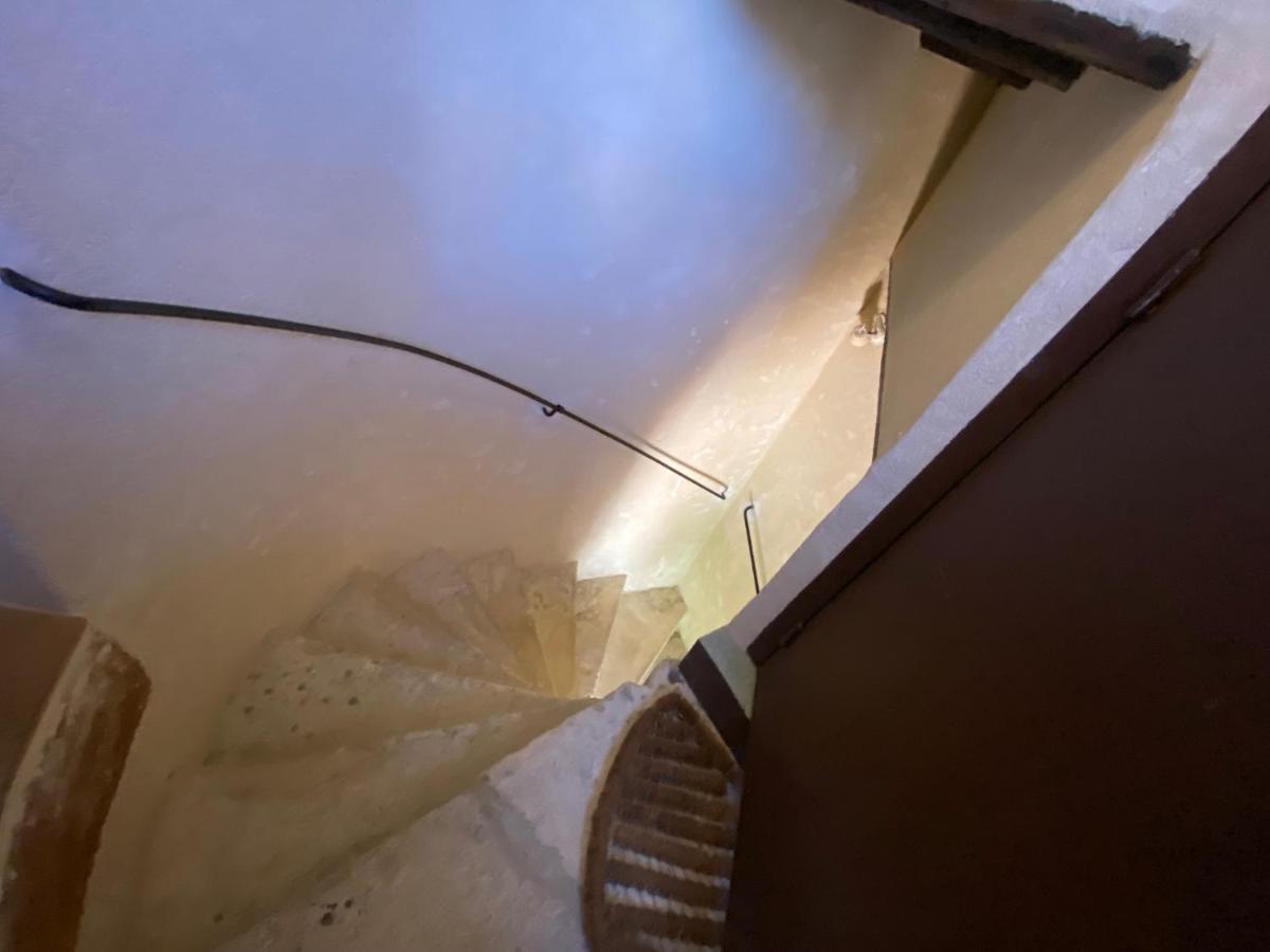 Appartement A 50 M De La Place Aux Herbes อูเซส ภายนอก รูปภาพ