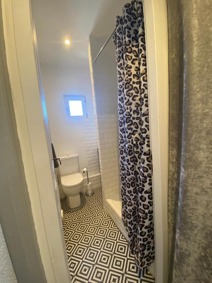 Appartement A 50 M De La Place Aux Herbes อูเซส ภายนอก รูปภาพ