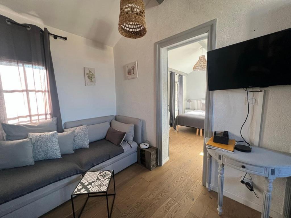 Appartement A 50 M De La Place Aux Herbes อูเซส ภายนอก รูปภาพ
