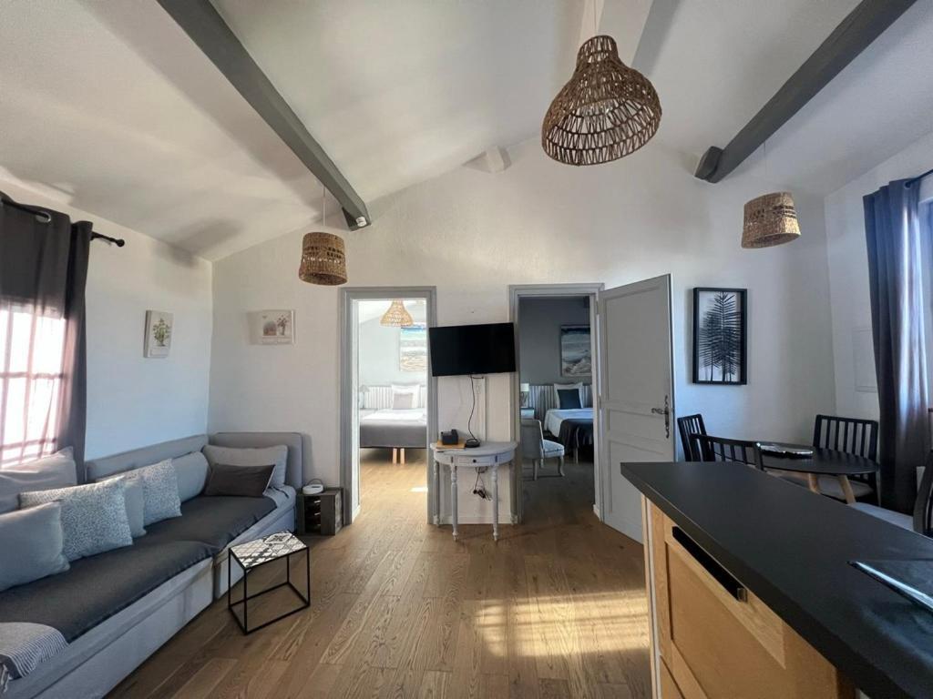 Appartement A 50 M De La Place Aux Herbes อูเซส ภายนอก รูปภาพ